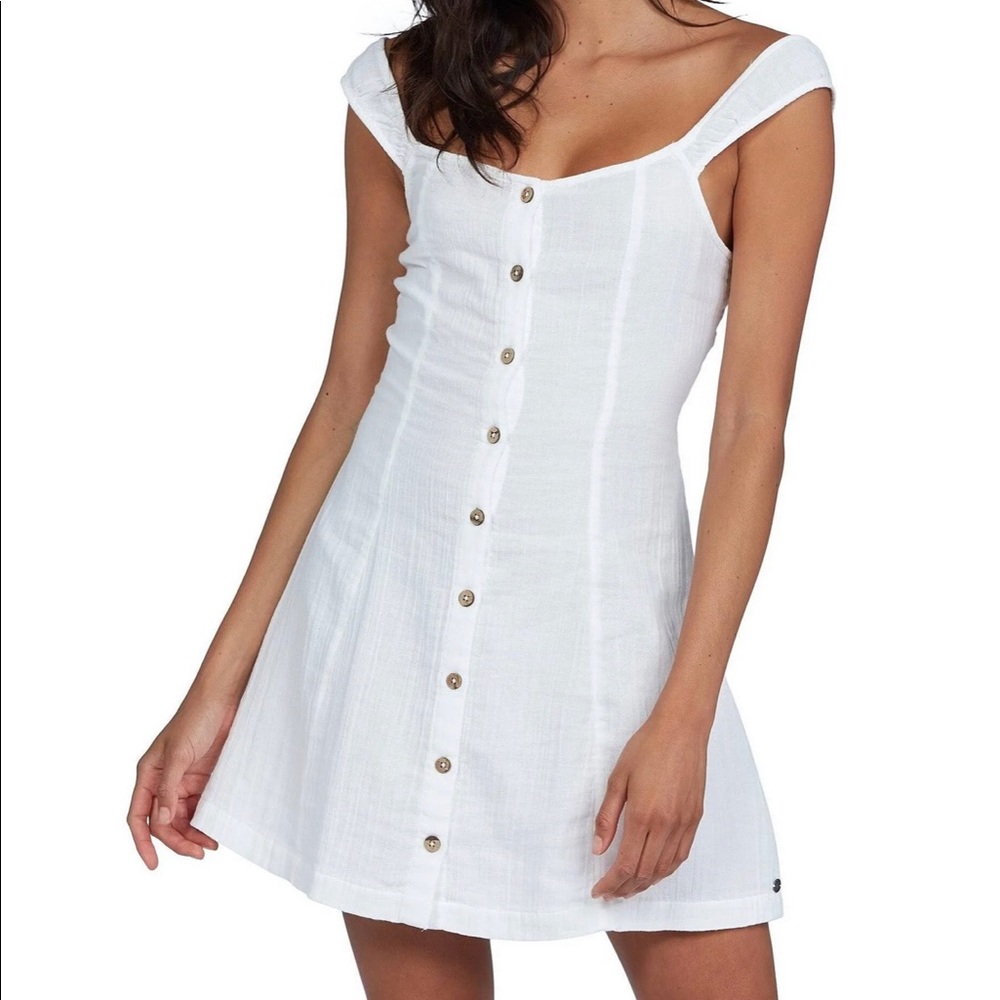 Short white Roxy dress, brand new with tags.
